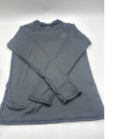 Black long-sleeved round neck T-shirt