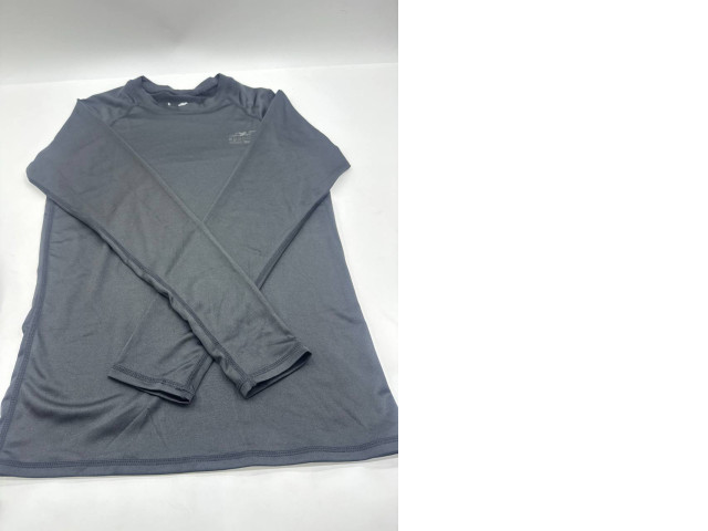 Black long-sleeved round neck T-shirt Black long-sleeved round neck T-shirt