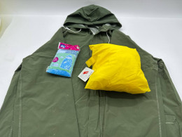 Set of 3 raincoat