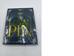 The Loyal Pin : Photobook Boxset 