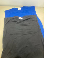 Set of two workout shirts