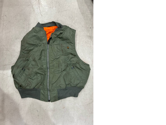 SECONDHAND dark green vest SECONDHAND dark green vest