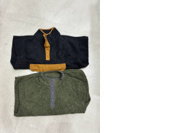 Set of 2 insulated sweaters with collar Set of 2 insulated sweaters with collar