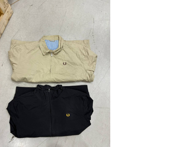 Set of 2 SECONDHAND longsleeves with collar Set of 2 SECONDHAND longsleeves with collar