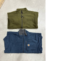 Set of 2 SECONDHAND sweaters with collar Set of 2 SECONDHAND sweaters with collar