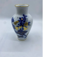 Okura Pottery Vase Gold-painted Blue and White Flower Design Flower Base Okura Pottery Vase Gold-painted Blue and White Flower Design Flower Base