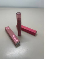 Set of two fixing shades for lips