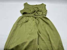 Set of 2 Women's green tank top and pants 