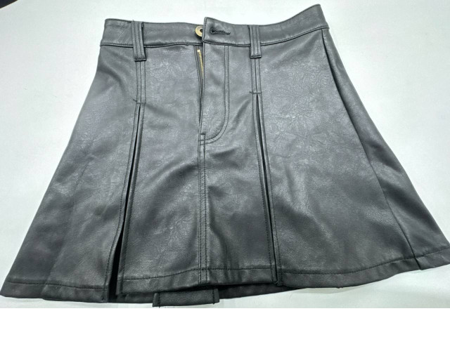 Women's black faux leather short skirt Women's black faux leather short skirt