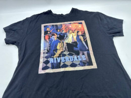 Black short-sleeved round neck T-shirt