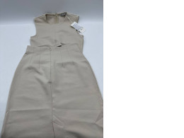 Women's round neck sleeveless top and long pants Women's round neck sleeveless top and long pants