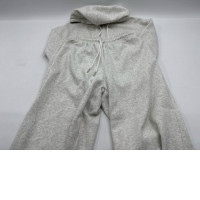 Long-sleeved hooded sweatshirt and gray pants 