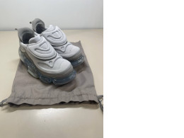 Women's sneakers with a bag for them