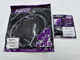 Set of 2 Front and rear sprockets for motorcycles 