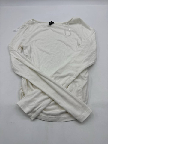 Women's white long-sleeved round neck shirt Women's white long-sleeved round neck shirt