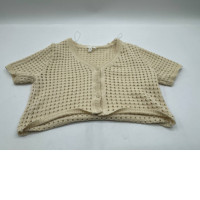 Women's round neck shirt with buttons 