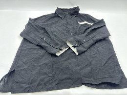 Black long-sleeved shirt Black long-sleeved shirt