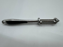 Stainless steel fruit peeler 