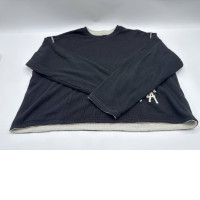 Black round neck long-sleeved shirt 