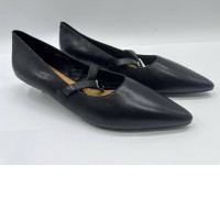 Women's black pointed toe shoes