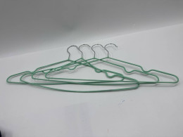 Set of 4 clothes hanger Set of 4 clothes hanger