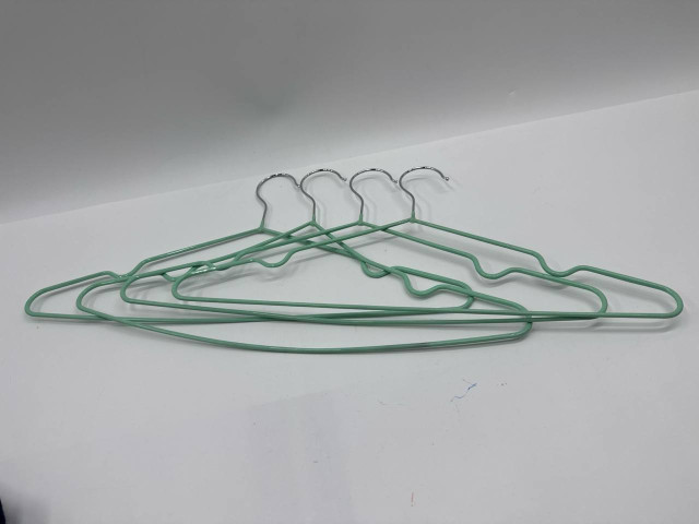 Set of 4 clothes hanger Set of 4 clothes hanger
