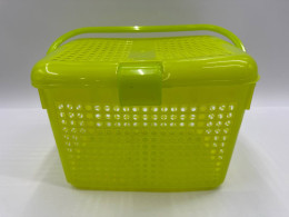 Green woven basket 