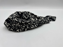 Black women's headscarf with white pattern 