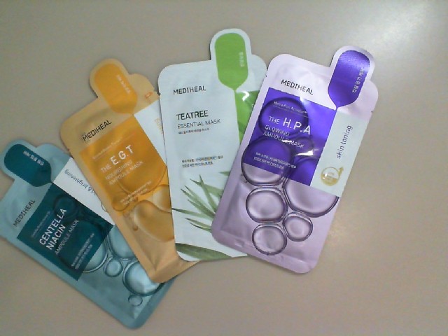 Set of 4 face masks Set of 4 face masks