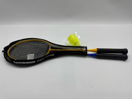 Set of 2 Badminton rackets and shuttlecocks