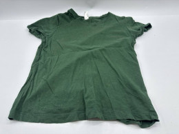 Green short-sleeved round neck shirt 