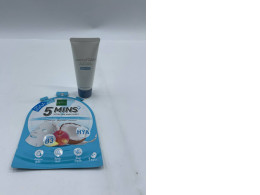 Cosmetic mask complete with foam