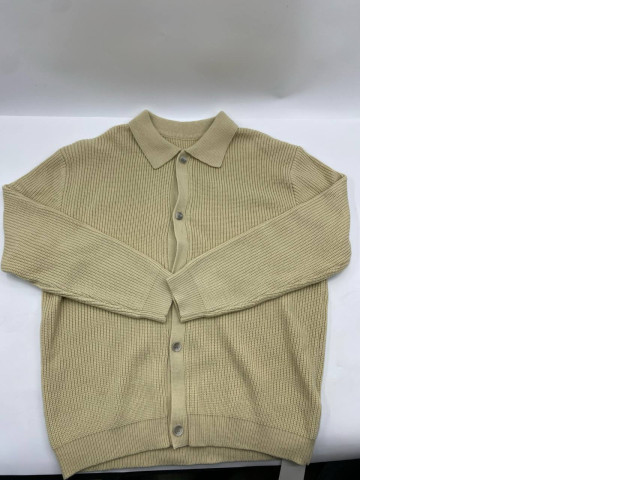 Long-sleeved knitted sweater Long-sleeved knitted sweater