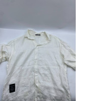 White long-sleeved shirt White long-sleeved shirt