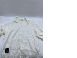 White long-sleeved shirt 