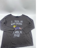 Dark grey long-sleeved round neck T-shirt