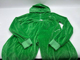 Set of 2 Green long-sleeved round-neck sweater and green long pants Set of 2 Green long-sleeved round-neck sweater and green long pants
