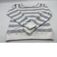 White long-sleeved round neck sweater with grey stripes 
