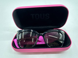 Women's fashion sunglasses with glasses case 