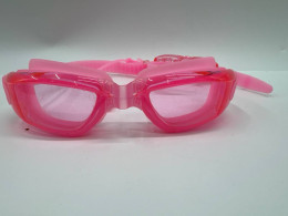 Swimming goggles 