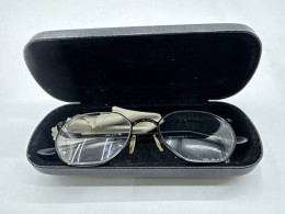 Glasses in the box 