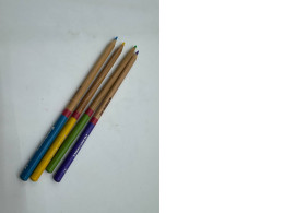 Set of 4 colored pencils