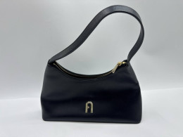 Women's shoulder bags