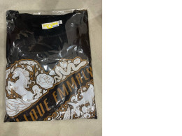 Souvenir black t-shirt with print Souvenir black t-shirt with print