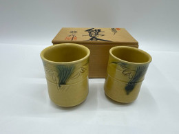 Set of 2 Glass, tall Japanese tea glass, light brown, black pattern in a wooden box Set of 2 Glass, tall Japanese tea glass, light brown, black pattern in a wooden box