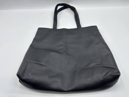 Black shoulder bag