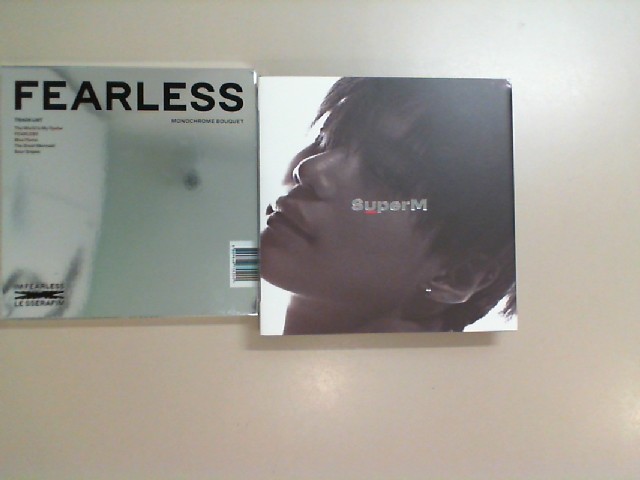 Set of 2 music CDs Fearless + SuperM Set of 2 music CDs Fearless + SuperM