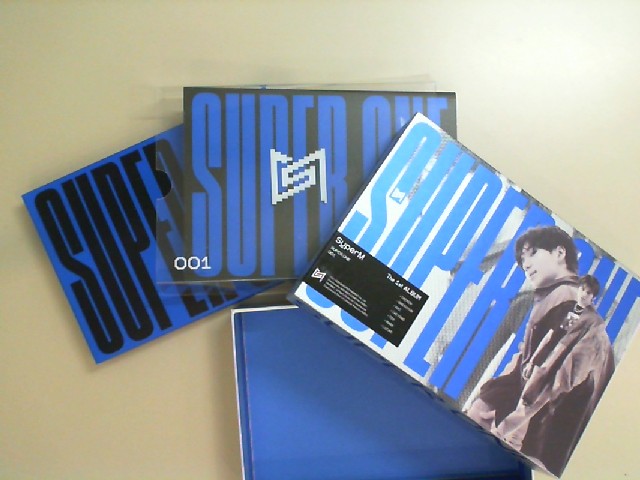 Gift set SuperM, book + music disc Gift set SuperM, book + music disc