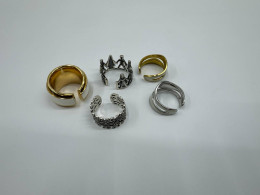 Set of 5 Gold and silver rings