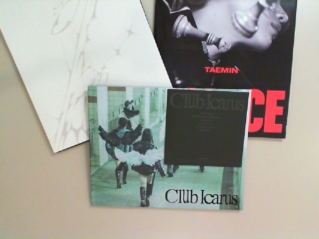 Set of 3 magazines about a male group + 3 CDs Set of 3 magazines about a male group + 3 CDs